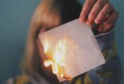 ¿Ritual de limpieza o de malos augurios? Qué significa quemar un papel con el nombre de una persona