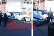 Mediodía accidentado en Santiago: fuerte choque dejó serios daños materiales
