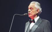 Cómo fue el accidente que dejó ciego a Andrea Bocelli, el histórico cantante italiano