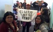 Agresiones marcan intento de reinstalar sesión sobre contratos de litio