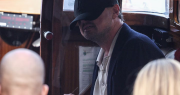 Leonardo DiCaprio protagonizó un escándalo con la Policía en la puerta de un boliche de Ibiza