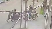 Imágenes sensibles: motochorros asesinaron a una joven en un intento de robo en Laferrere