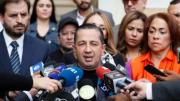 Un congresista colombiano denunció que fue víctima de un atentado: atacaron su camioneta con pistolas y fusiles