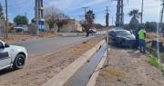 Fuerte choque entre una camioneta de Vialidad y un auto en Pocito