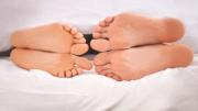 ¿Tienes los pies hinchados? Aprende a preparar una pomada antinflamatoria con esta popular hierba medicinal: receta sencilla en pocos pasos
