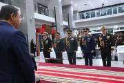 A días de las elecciones, Arce cambia al Alto Mando Militar y pide “preservar la democracia”