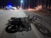 Murió un motociclista en Cipolletti: chocó contra un poste de luz, cuál es el estado de salud del acompañante