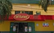 Un jubilado fue sorprendido mientras robaba un queso de un supermercado en Santa Fe