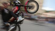 Venezolano muere al realizar piruetas en su moto: sus compañeros graban el accidente