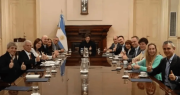 Milei volvió a proyectar la última de Francella, ahora para su gabinete