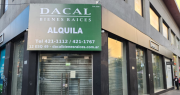 Un histórico local del centro de La Plata vuelve a quedar vacío tras el cierre de una cadena de tecnología
