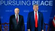 Trump recibe a Putin con un enérgico apretón de manos a su llegada a Alaska