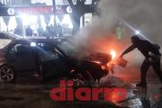 Terror en el barrio Belgrano: un auto a gas se incendió y generó alarma por posible explosión