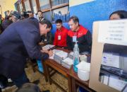 Manfred Reyes Villa ya votó en Cochabamba y llama a la participación ciudadana