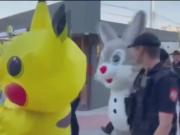 No se salva nadie: la policía arrestó a Pikachu, Labubu y un oso polar