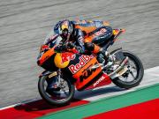 Moto3: Valentín Perrone acarició su primera victoria en el GP de Austria pero un inoportuno toque lo relegó al séptimo puesto