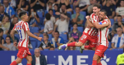 Video: golazo de tiro libre y festejo especial de Julián Álvarez