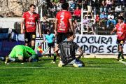 Con un arbitraje polémico, Cipolletti empató 0 a 0 ante Villa Mitre en La Visera por el Federal A