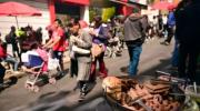 Ambiente electoral y comercio en las calles durante la votación