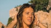 Furor por las fotos de Nati Jota en microbikini colaless en las playas de Barcelona