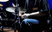 Tenía 63 años: murió un histórico del rock nacional y hay dolor en la música