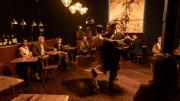 Hay una sociedad secreta de tango con músicos y bailarines que despliegan su arte sin escenario
