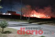 Un voraz incendio de pastizales alarmó a los vecinos de Villa del Carmen