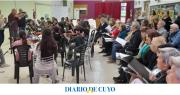 Adultos y niños unidos por el arte