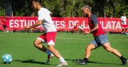 Firmó su primer contrato en Estudiantes, es hijo de una gloria del club y seguirá su carrera en Uruguay