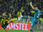 Racing vs Peñarol, como en la vieja Libertadores: del descontrol en el aire a la madrugada ruidosa en la concentración uruguaya