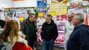 Valenzuela recorrió barrios y comercios de Hurlingham: “Cobran muchos impuestos que no vuelven en obras” 