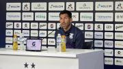 El palito de Carlos Tevez al presidente de Talleres de Córdoba en conferencia de prensa