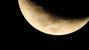 Luna menguante en el horóscopo: los signos que deben soltar ciclos y sanar emociones