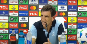 Costas celebró el triunfo de Racing, explicó el llamativo cambio de Arias y reveló qué le dijo a su equipo en el entretiempo