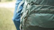 ¡No falla! El secreto para eliminar manchas de la mochila sin usar el lavarropas