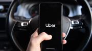 Pidió un Uber y quedó sorprendida cuando vio que el conductor era un reconocido actor