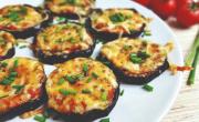 Sin harina e ideales para el almuerzo: cómo hacer pizzetas de berenjena fácil y rápido