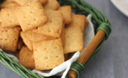 La receta de las crackers caseras de queso cheddar, idénticas a las que venden en el supermercado