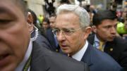 Colombia: ordenaron la libertad de Álvaro Uribe mientras apela su condena