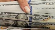 El dólar oficial y los financieros suben, mientras que baja el blue