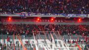 Incidentes en Avellaneda: hinchas de la U de Chile agredieron a los de Independiente