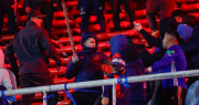 La batalla campal entre hinchas de Independiente y la U. de Chile dejó 10 heridos y 300 detenidos