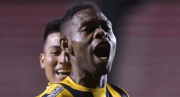 Enoumba intima a The Strongest por deudas pendientes