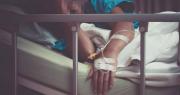 Joven queda en terapia intensiva tras ingerir pastillas en busca de interrumpir su embarazo