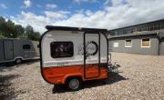 La pequeña y económica casa rodante ideal para hacer escapadas todo el año
