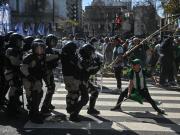 Incidentes frente al Congreso por la manifestación de trabajadores del Garrahan y estatales: aplican el protocolo antipiquetes