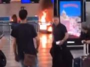 Violencia en un aeropuerto de Italia: un hombre prendió fuego un mostrador y golpeó monitores con un martillo