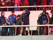 Es la mayor crisis de la historia del fútbol chileno, la prensa trasandina identificó a un grupo de la barra de la U como el responsable del inicio de los incidentes
