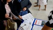 Solicitudes de seguro por desempleo en EE.UU. sigue subiendo