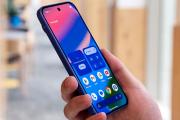 Google presenta sus nuevos teléfonos Pixel 10 y se burla de la IA y las cámaras de Apple